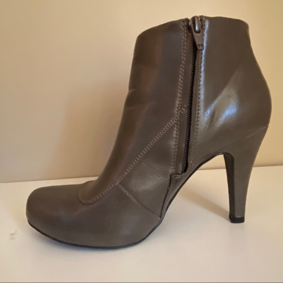 Fioni olive green button detail bootie - Picture 4 of 16